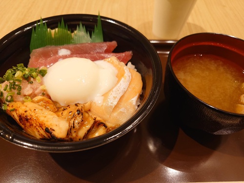 魚丼屋ソコラ南行徳店 魚雷丼